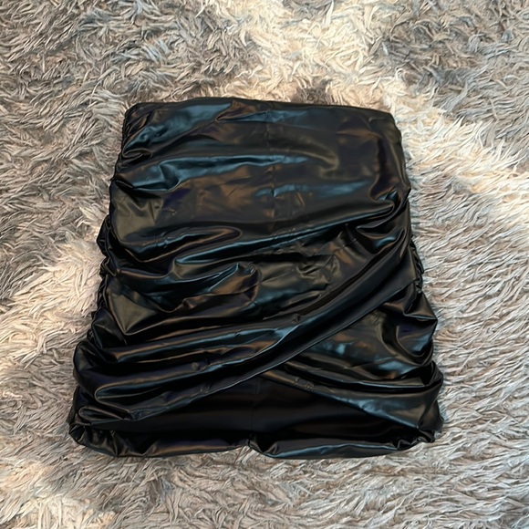 Fashion nova ruched leather skirt - Picture 1 of 3